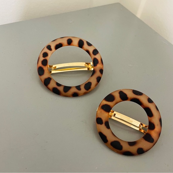 Set of 2 Leopard Print Circle Hair Clips - Picture 1 of 3